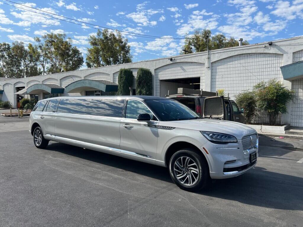 2025 Lincoln Aviator Limousine White