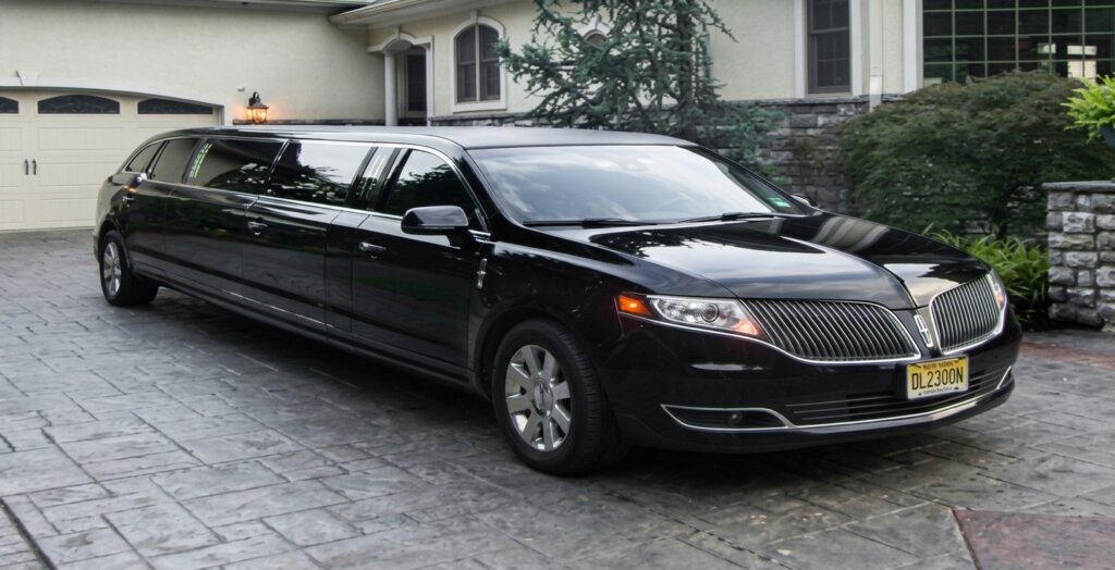 Lincoln MKT Black Limousine